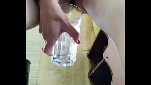 Amateur milf pees in glass