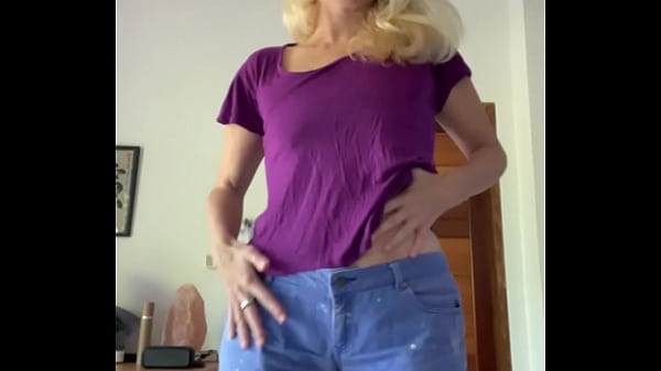 MILF recording herself