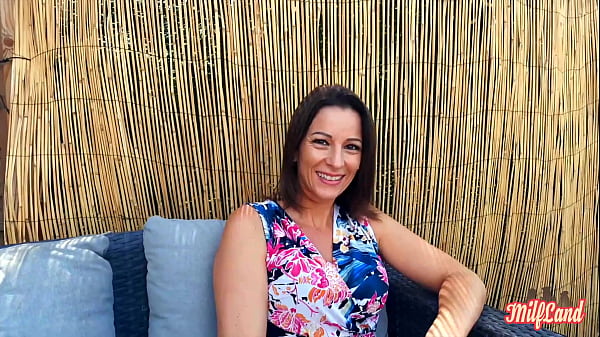 Kyara, une milf coquine et très gourmande Part 1