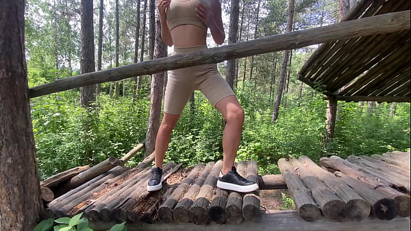 Risky public fuck for fit model